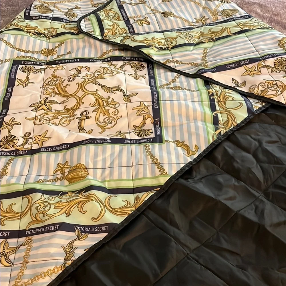 Victoria's Secret Blanket Packable